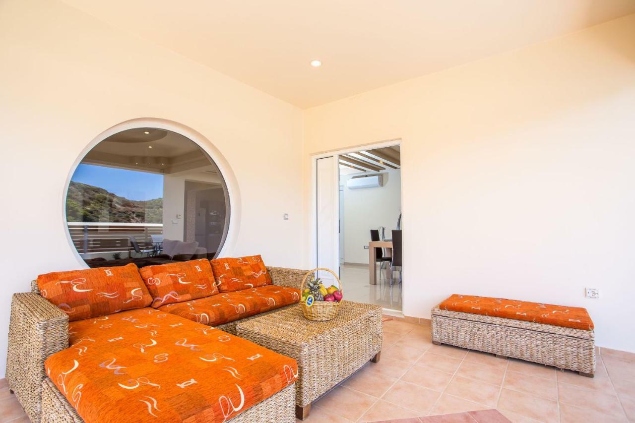 Mefomi Villa *